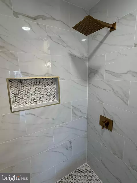 Bath - 7753 Shootingstar Dr, Springfield, VA 22152 photo 8 of 15