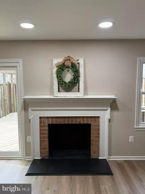 Living - 7753 Shootingstar Dr, Springfield, VA 22152 photo 9 of 9