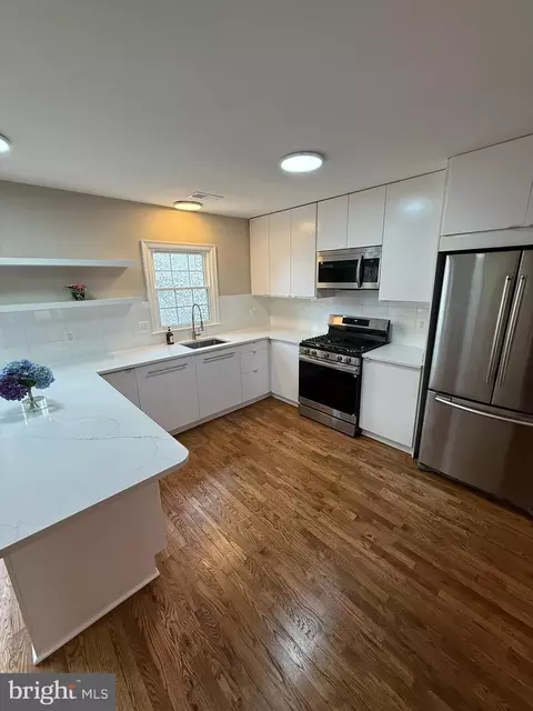 Kitchen - 7753 Shootingstar Dr, Springfield, VA 22152 photo 5 of 6