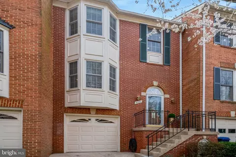 6331 Crooked Oak Ln, Falls Church, VA 22042