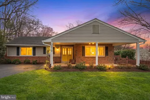 3819 Shelley Ln, Annandale, VA 22003