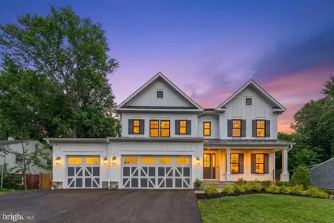 913 Hillcrest Dr SW, Vienna, VA 22180