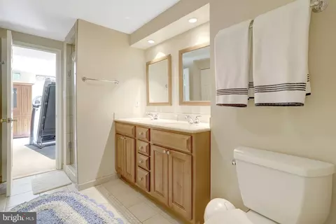Bath - 8723 Cuttermill Pl, Springfield, VA 22153 photo 8 of 8