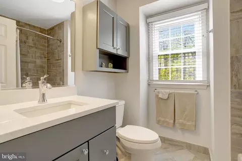 Bath - 8723 Cuttermill Pl, Springfield, VA 22153 photo 5 of 8