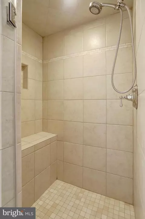 Bath - 8723 Cuttermill Pl, Springfield, VA 22153 photo 6 of 8