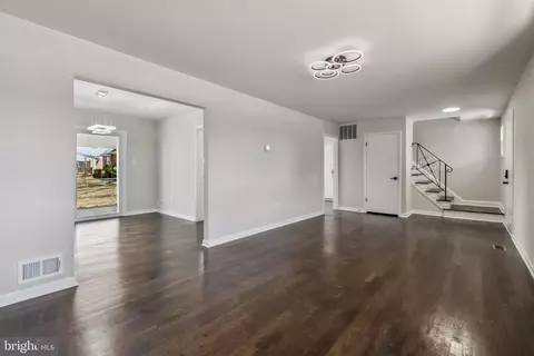 Living - 6815 Rolling Rd, Springfield, VA 22152 photo 3 of 5