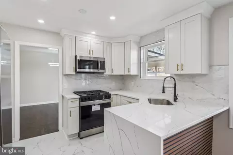 Kitchen - 6815 Rolling Rd, Springfield, VA 22152 photo 2 of 3