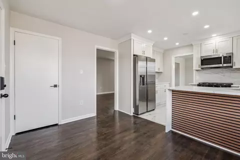 Entry Way - 6815 Rolling Rd, Springfield, VA 22152 photo 1 of 1