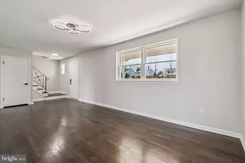 Living - 6815 Rolling Rd, Springfield, VA 22152 photo 1 of 5