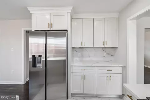 Kitchen - 6815 Rolling Rd, Springfield, VA 22152 photo 3 of 3