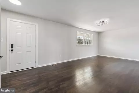 Living - 6815 Rolling Rd, Springfield, VA 22152 photo 4 of 5