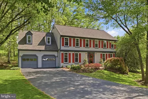 9701 Tree Hollow Ct, Fairfax Station, VA 22039
