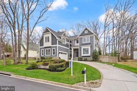 118 Oak St SW, Vienna, VA 22180
