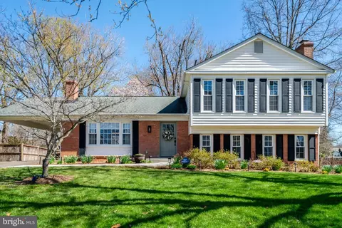 5700 Broadmoor St, Alexandria, VA 22315