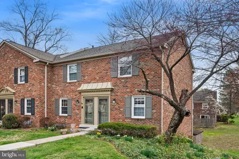 5845 Rexford Dr #721, Springfield, VA 22152