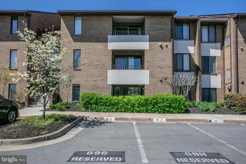 509 Florida Ave #T4, Herndon, VA 20170