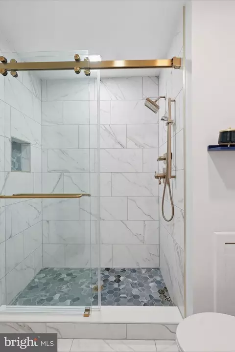 Bath - 5672 Kirkham Ct, Springfield, VA 22151 photo 3 of 6