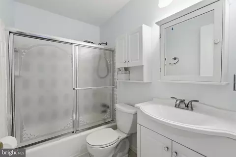 Bath - 5672 Kirkham Ct, Springfield, VA 22151 photo 5 of 6