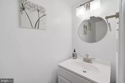 Bath - 5672 Kirkham Ct, Springfield, VA 22151 photo 6 of 6