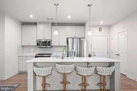 4395 Peach Lily Ln #311, Chantilly, VA 20151