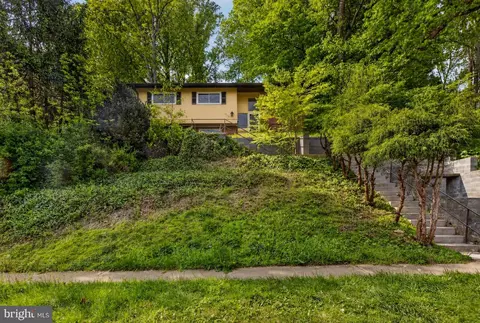 7818 Glenister Dr, Springfield, VA 22152