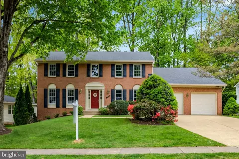 9705 Flintridge Ct, Fairfax, VA 22032