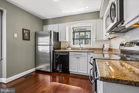 7801 Blue Jasmine Ct, Springfield, VA 22153 photo 13