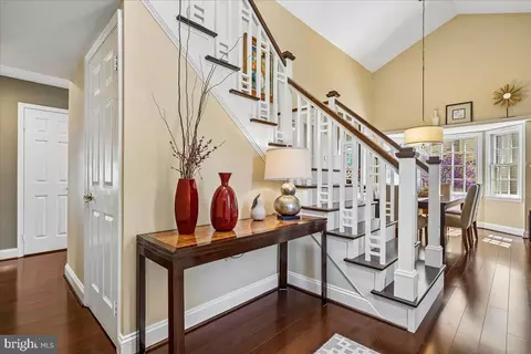 7801 Blue Jasmine Ct, Springfield, VA 22153 photo 2