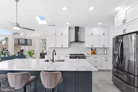 8605 Woodwren Ter, Fairfax Station, VA 22039