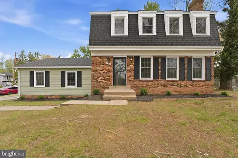 735 Palmer Dr, Herndon, VA 20170