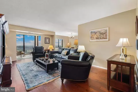 5901 Mount Eagle Dr #1105, Alexandria, VA 22303