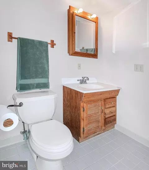 Bath - 12415 Caisson Rd, Fairfax, VA 22030 photo 4 of 4