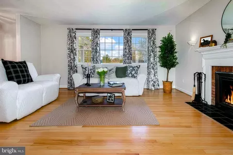 Living - 12415 Caisson Rd, Fairfax, VA 22030 photo 2 of 3