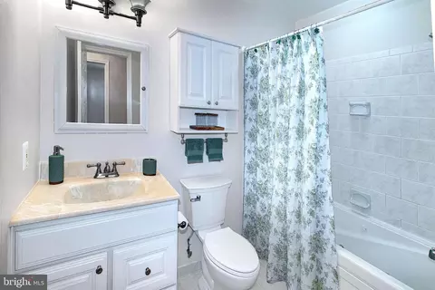 Bath - 12415 Caisson Rd, Fairfax, VA 22030 photo 3 of 4