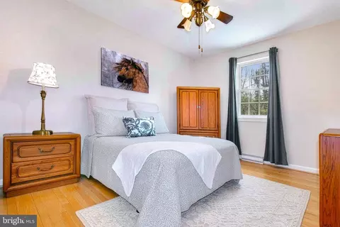 Bedroom - 12415 Caisson Rd, Fairfax, VA 22030 photo 3 of 4