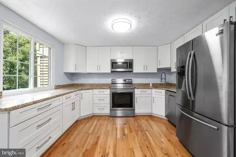 Kitchen - 1632 Barnstead Dr, Reston, VA 20194 photo 3 of 3