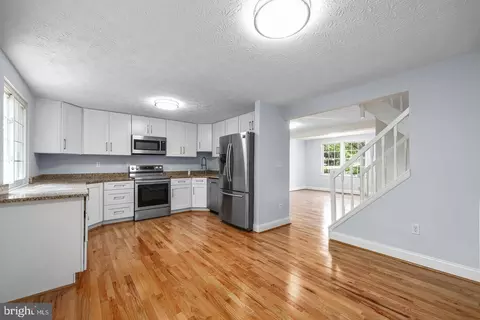 Kitchen - 1632 Barnstead Dr, Reston, VA 20194 photo 2 of 3
