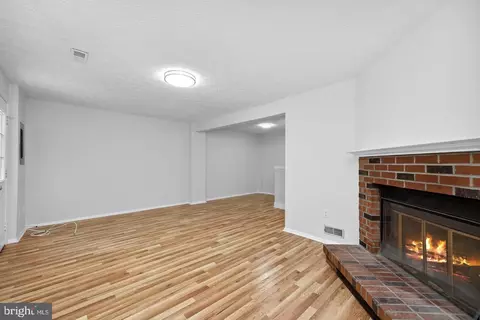 Living - 1632 Barnstead Dr, Reston, VA 20194 photo 5 of 7