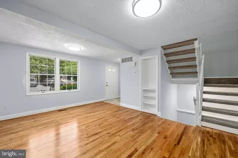 Living - 1632 Barnstead Dr, Reston, VA 20194 photo 1 of 7