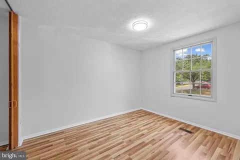 Bedroom - 1632 Barnstead Dr, Reston, VA 20194 photo 2 of 4