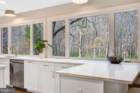 Kitchen - 6107 Lundy Pl, Burke, VA 22015 photo 5 of 6