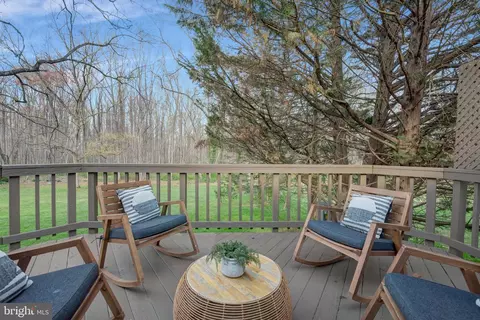 Exterior - 6107 Lundy Pl, Burke, VA 22015 photo 4 of 6
