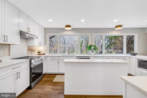Kitchen - 6107 Lundy Pl, Burke, VA 22015 photo 2 of 6