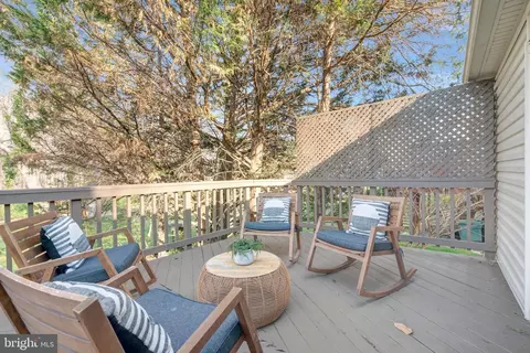 Exterior - 6107 Lundy Pl, Burke, VA 22015 photo 2 of 6