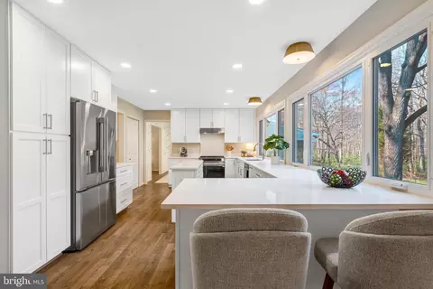 Kitchen - 6107 Lundy Pl, Burke, VA 22015 photo 6 of 6