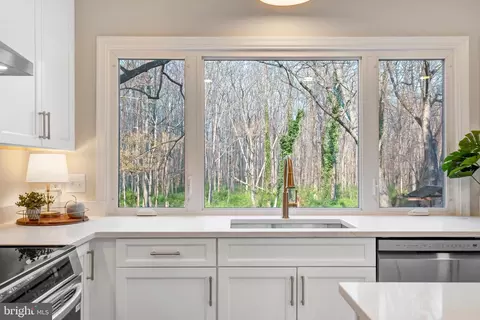 Kitchen - 6107 Lundy Pl, Burke, VA 22015 photo 3 of 6