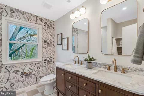 Bath - 6107 Lundy Pl, Burke, VA 22015 photo 2 of 9