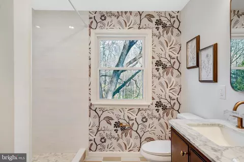 Bath - 6107 Lundy Pl, Burke, VA 22015 photo 3 of 9