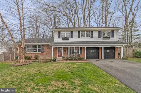 8203 Galahad Ct, Annandale, VA 22003