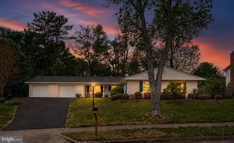 4136 Meadow Hill Ln, Fairfax, VA 22033